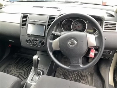 NISSAN TIIDA