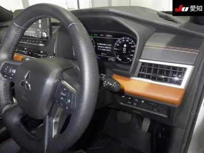 MITSUBISHI OUTLANDER PHEV