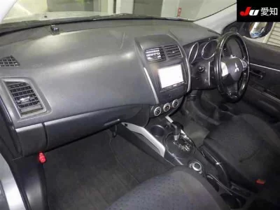 MITSUBISHI RVR
