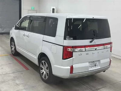 MITSUBISHI DELICA D:5