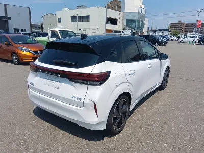 NISSAN AURA
