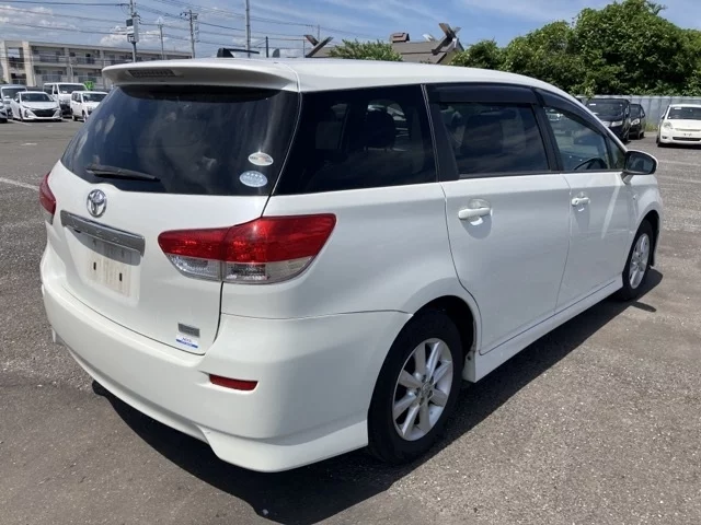 Toyota Wish  с аукциона в Японии