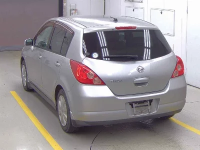 NISSAN TIIDA