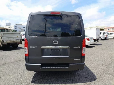 TOYOTA HIACE