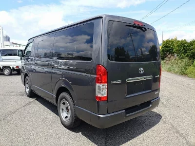 TOYOTA HIACE