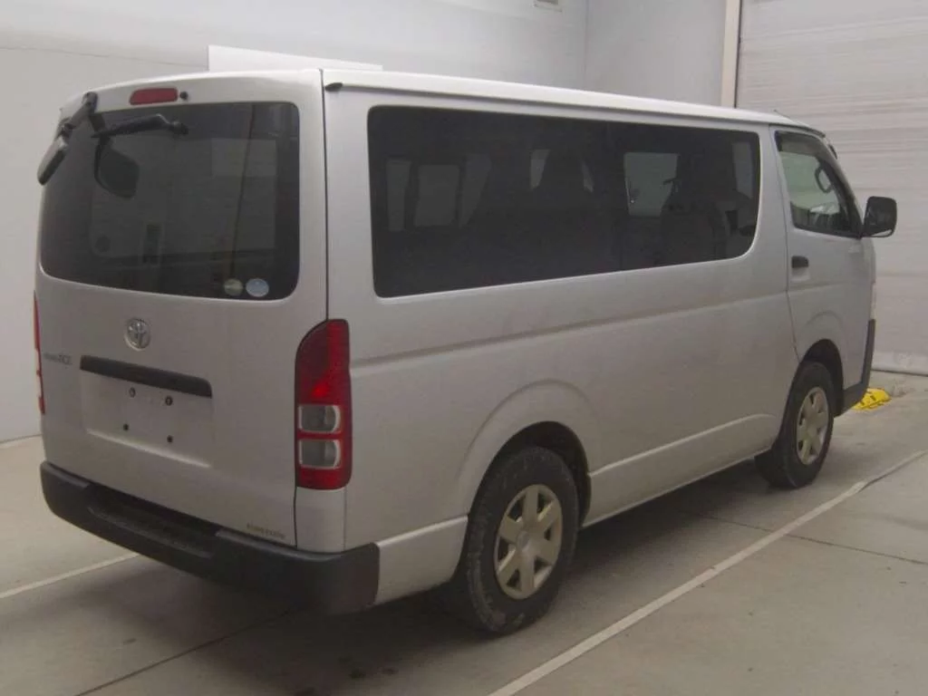 Toyota RegiusAce  с аукциона в Японии