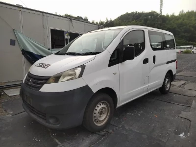 MITSUBISHI DELICA WAGON
