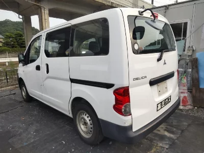MITSUBISHI DELICA WAGON