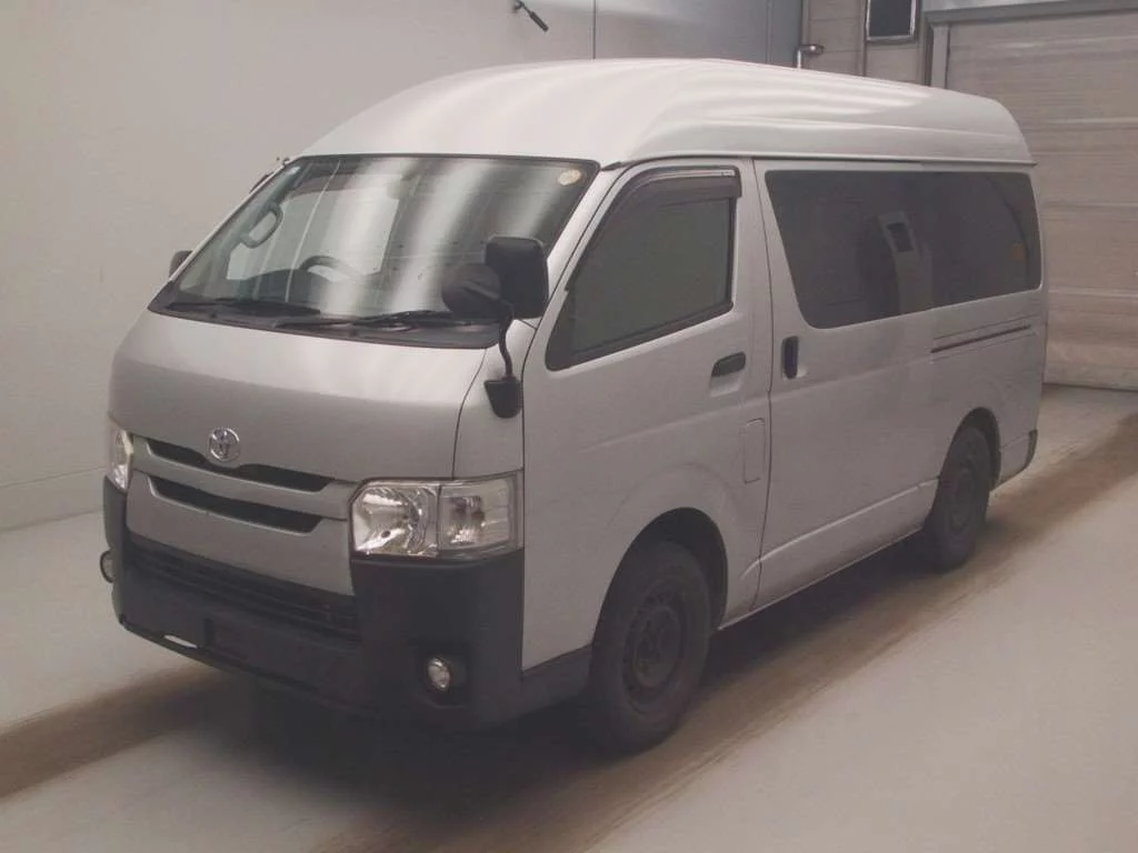 Toyota RegiusAce  с аукциона в Японии