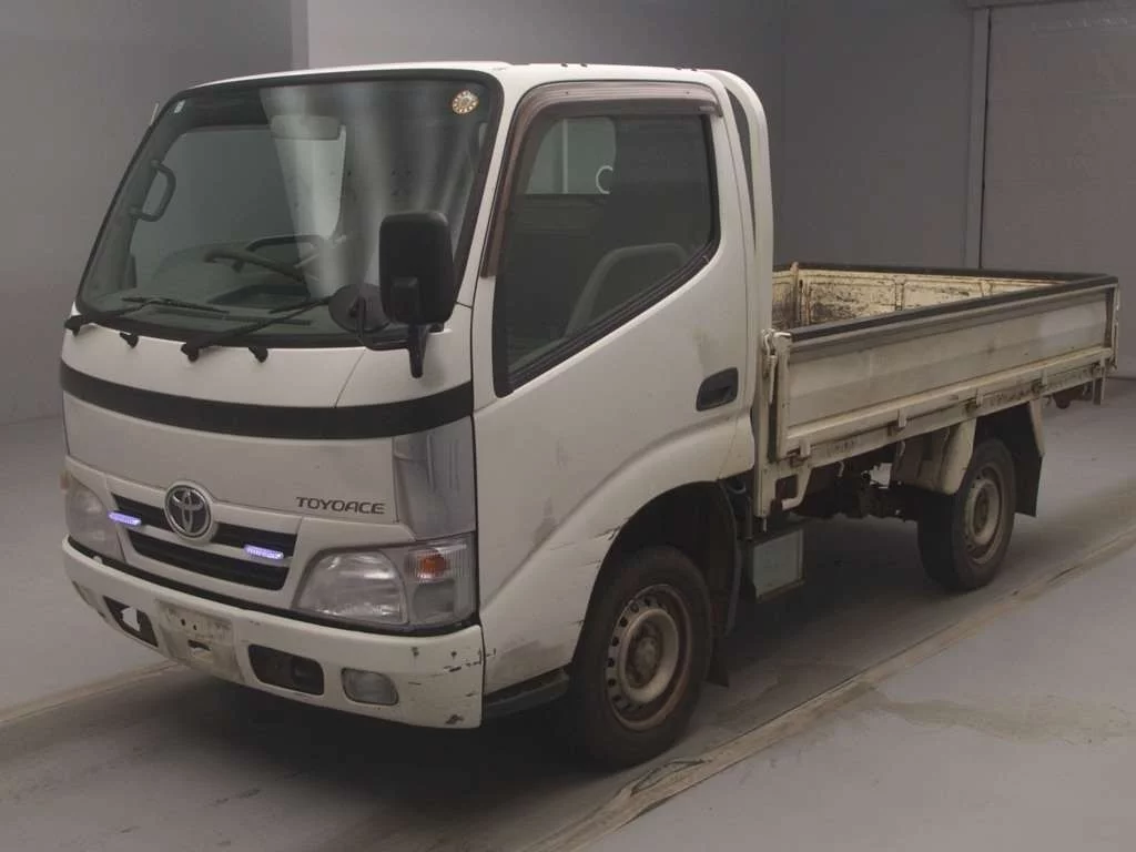 Toyota ToyoAce  с аукциона в Японии