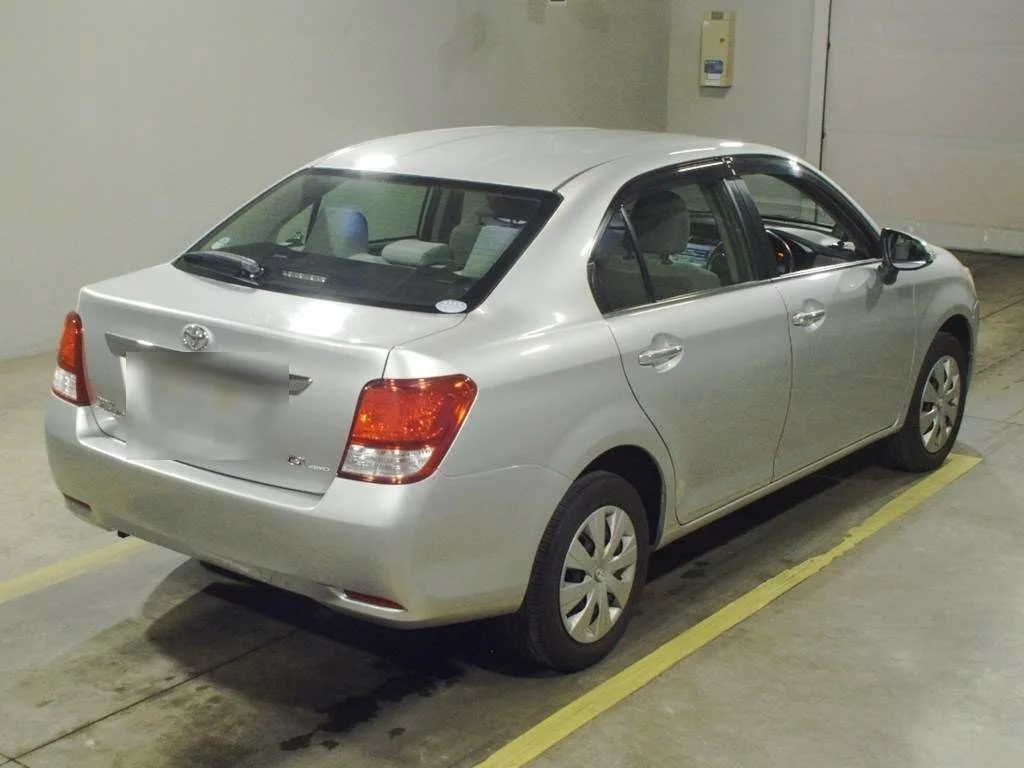Toyota Corolla Axio  с аукциона в Японии