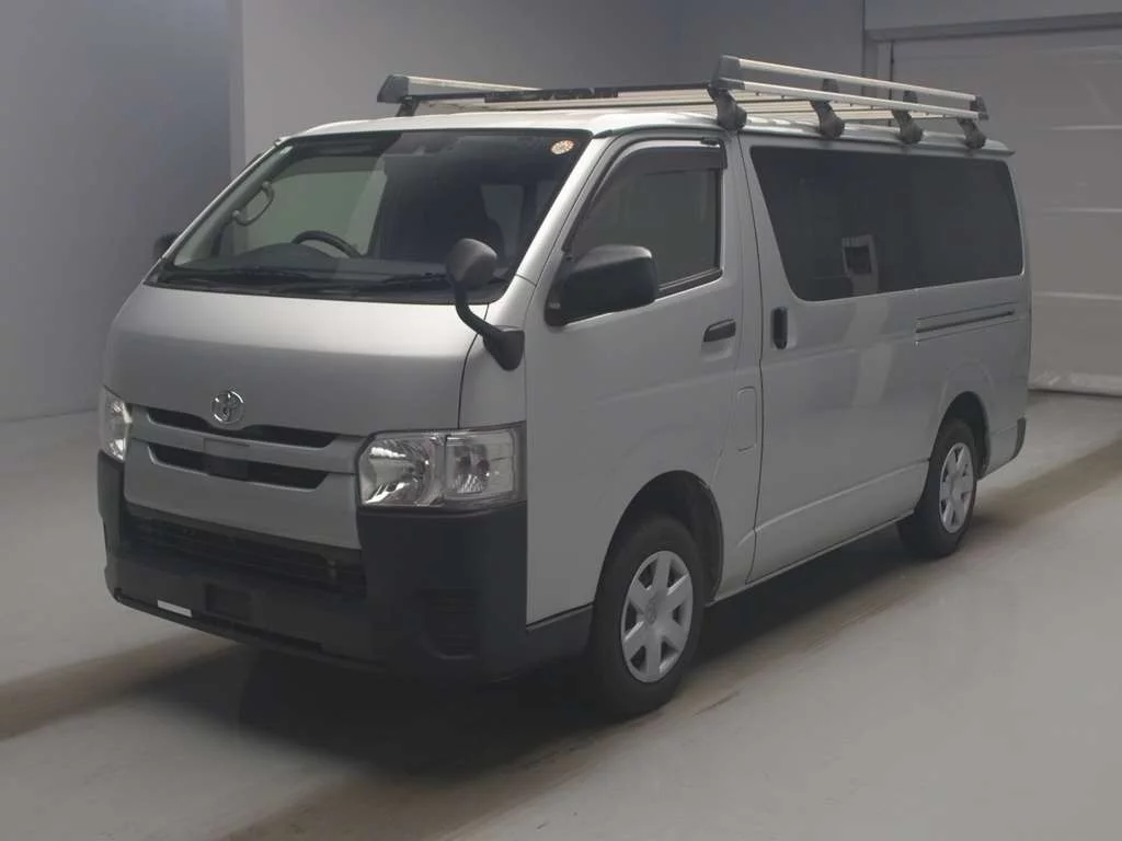 Toyota RegiusAce  с аукциона в Японии