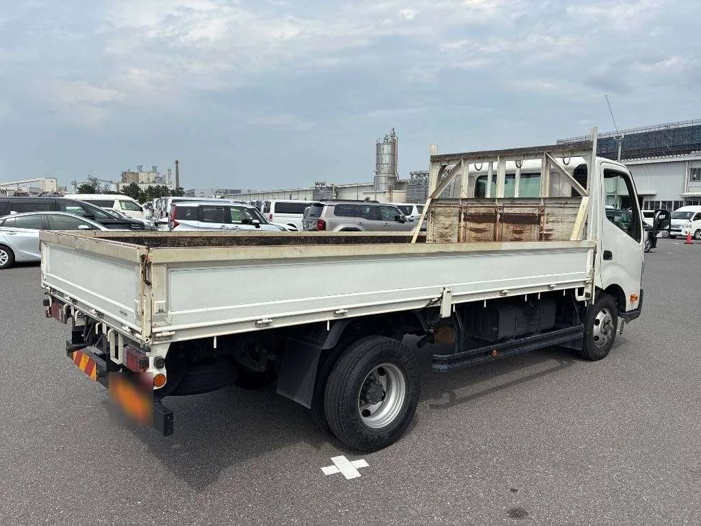 Toyota Dyna  с аукциона в Японии