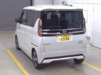 NISSAN ROOX
