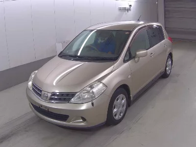 NISSAN TIIDA