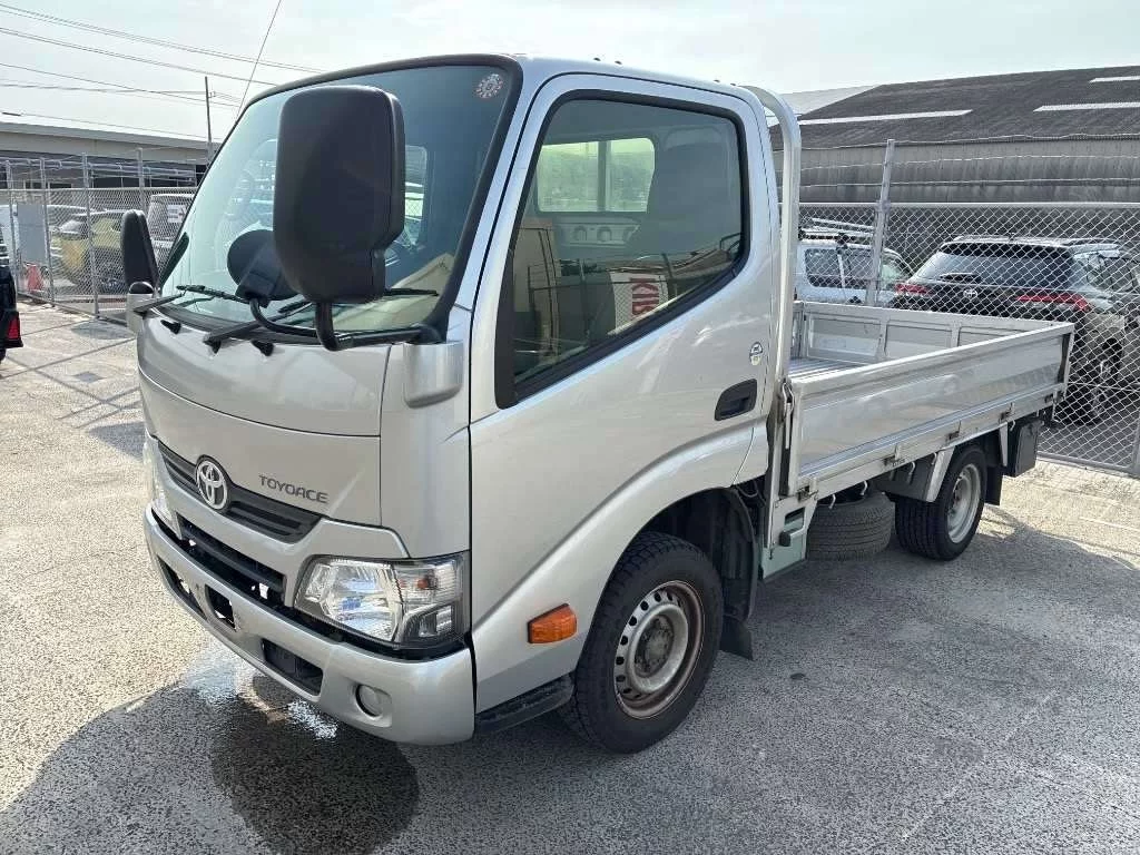 Toyota ToyoAce  с аукциона в Японии
