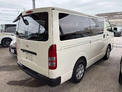TOYOTA HIACE VAN