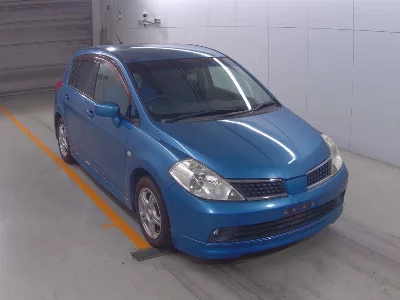 NISSAN TIIDA