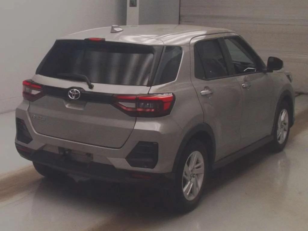 Toyota Raize  с аукциона в Японии