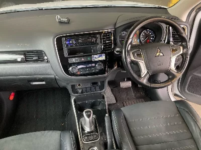 MITSUBISHI OUTLANDER PHEV
