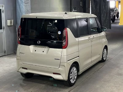 NISSAN ROOX