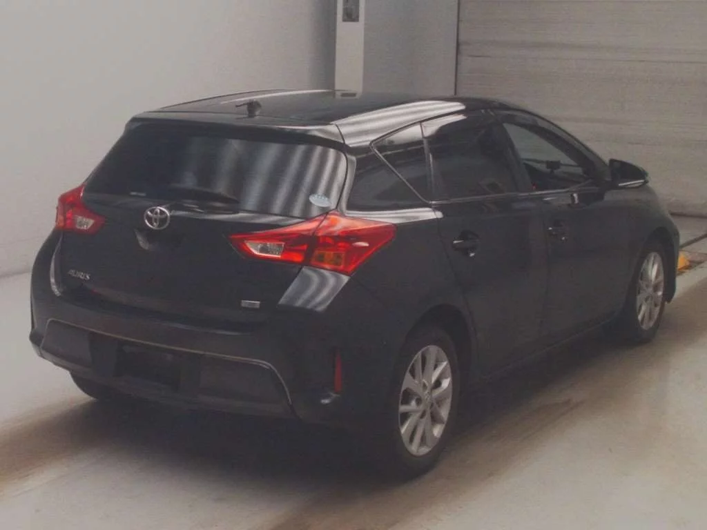 Toyota Auris  с аукциона в Японии