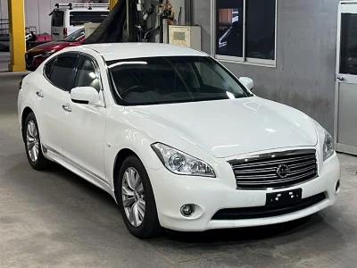 NISSAN FUGA