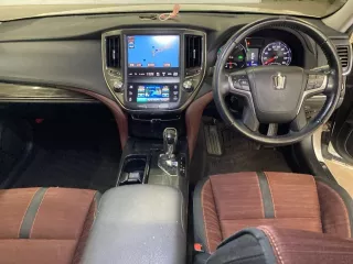Toyota CROWN HYBRID