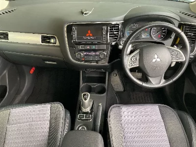 MITSUBISHI OUTLANDER PHEV