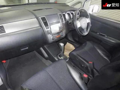 NISSAN TIIDA