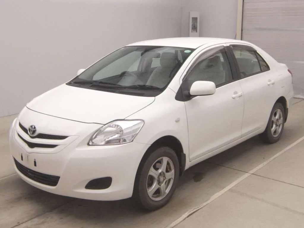 Toyota Belta  с аукциона в Японии