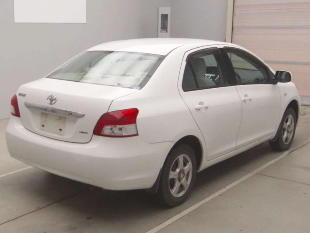 Toyota Belta  с аукциона в Японии