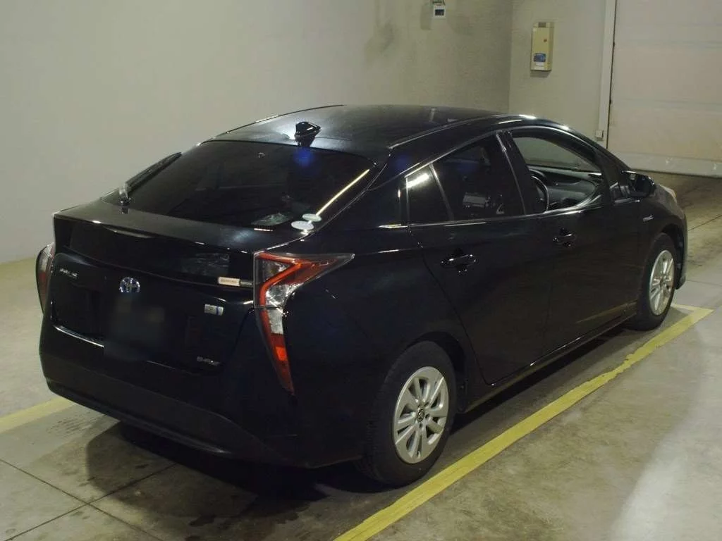Toyota Prius  с аукциона в Японии