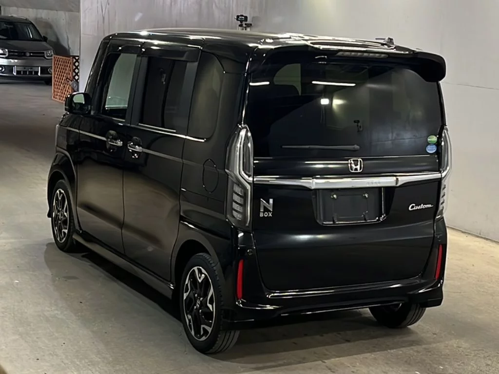 Honda N BOX CUSTOM  с аукциона в Японии