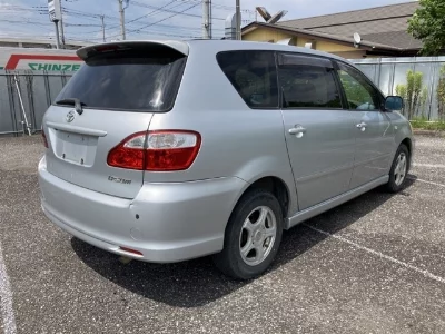 Toyota Ipsum