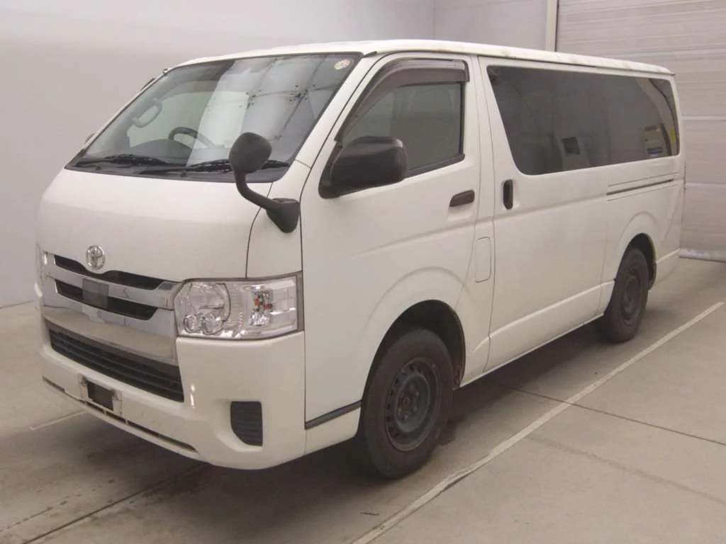 Toyota RegiusAce  с аукциона в Японии