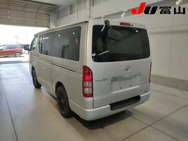 Toyota RegiusAce  с аукциона в Японии