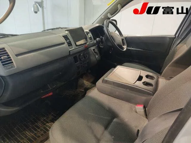 Toyota RegiusAce  с аукциона в Японии