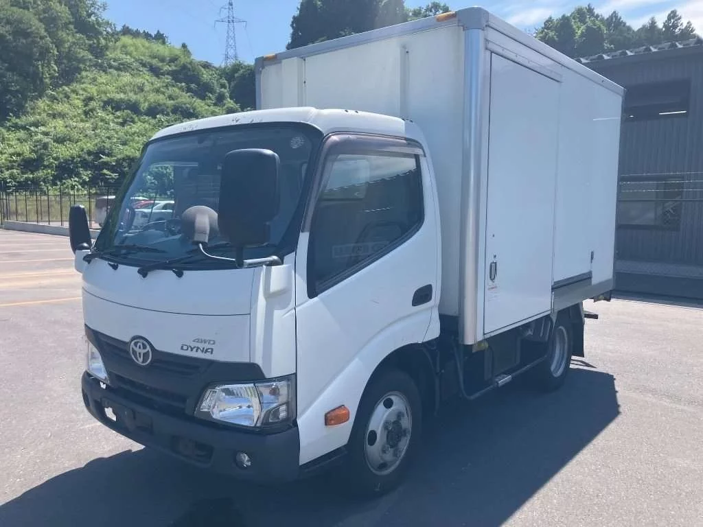 Toyota Dyna  с аукциона в Японии