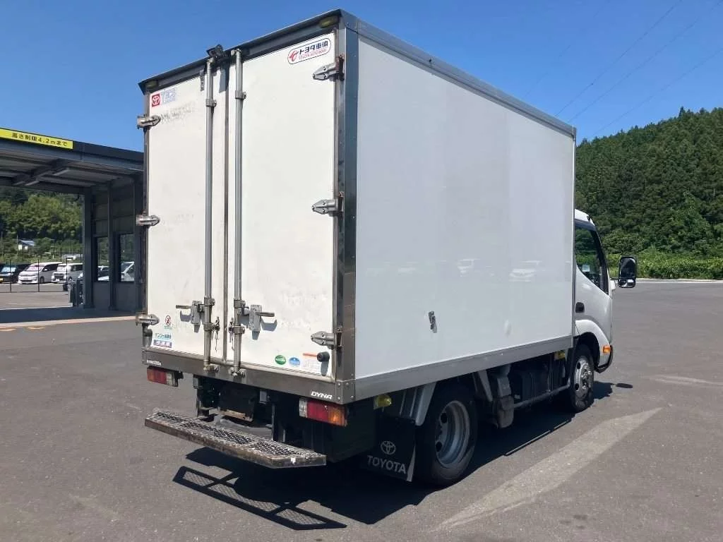 Toyota Dyna  с аукциона в Японии