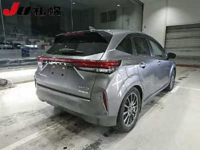 NISSAN AURA