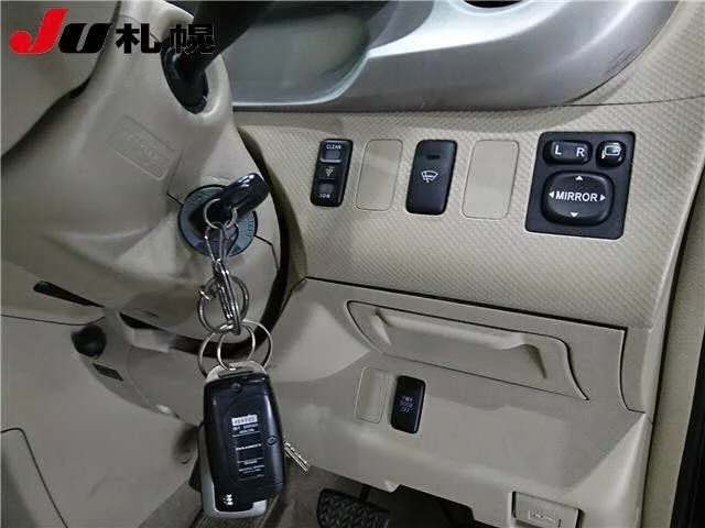 Toyota Porte  с аукциона в Японии