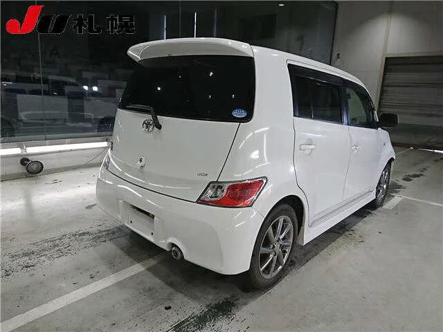 Toyota bB  с аукциона в Японии