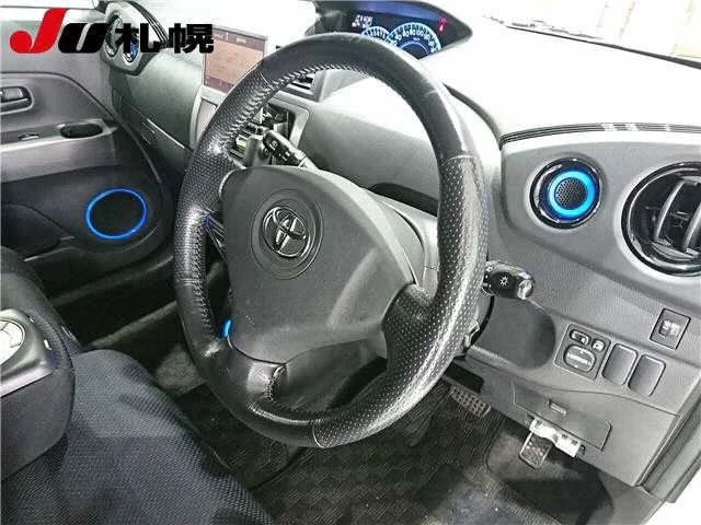 Toyota bB  с аукциона в Японии