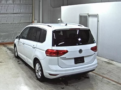 VOLKSWAGEN GOLF TOURAN