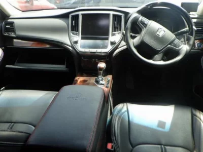 Toyota CROWN HYBRID
