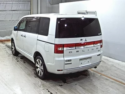 MITSUBISHI DELICA D:5