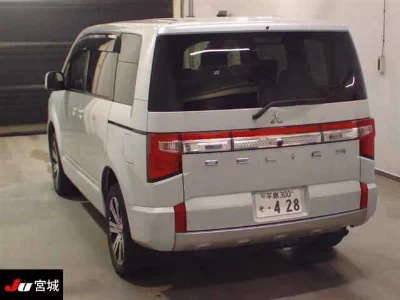 MITSUBISHI DELICA D:5