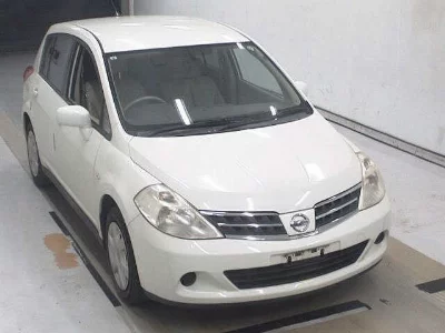 NISSAN TIIDA