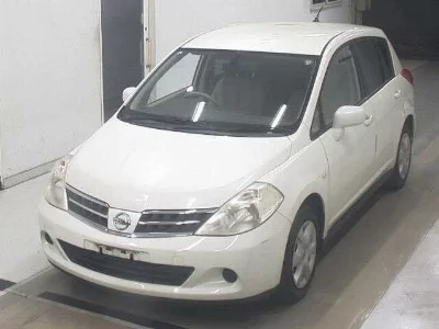NISSAN TIIDA